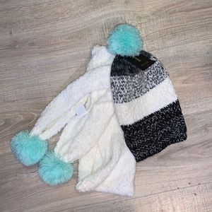 Igloos youth scarf & winter hat bundle NWT